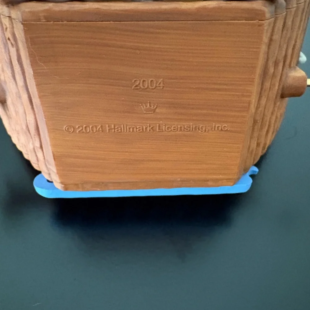 Hallmark Noah's Ark 2004 Christmas Tree Ornament- Like New